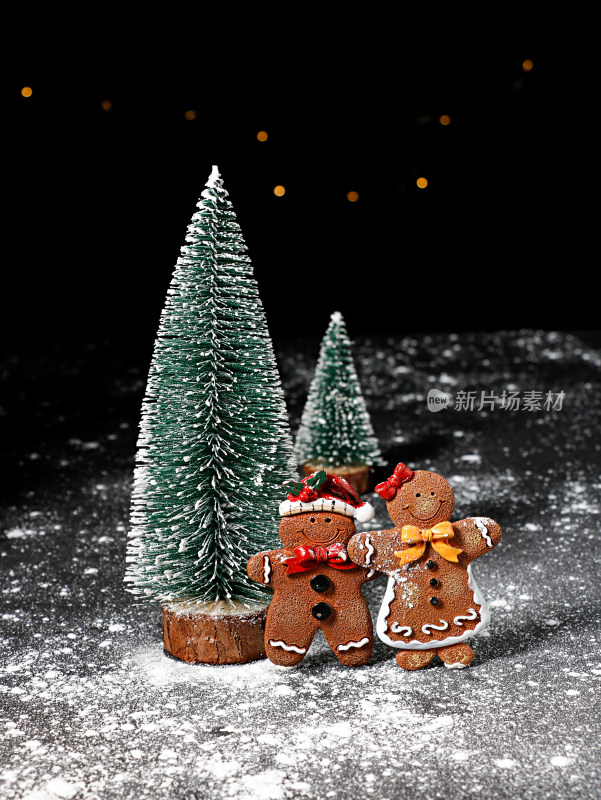 下雪中的圣诞树和姜饼人