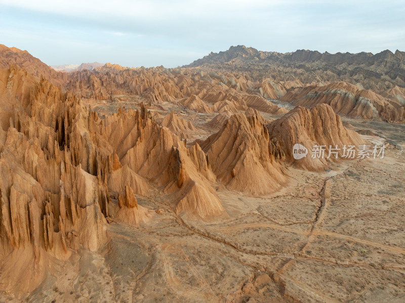 新疆南疆阿克苏库车天山红山石林大峡谷航拍