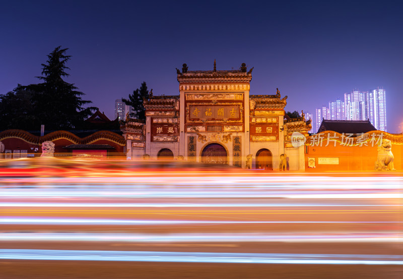 长沙开福寺夜景车轨