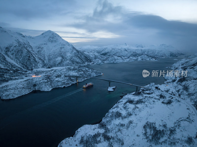 挪威罗弗敦群岛北极圈雷纳冬季雪景高空航拍