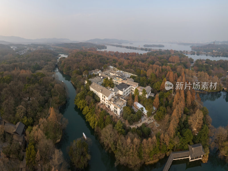 浙江杭州西湖杨公堤雷峰塔秋季高空航拍