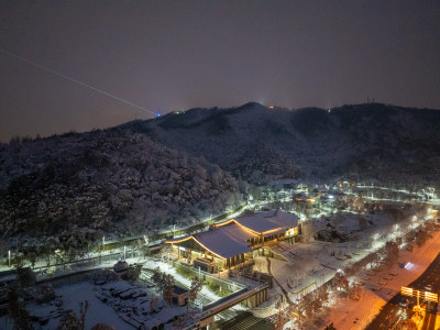 岳麓山西大门雪景