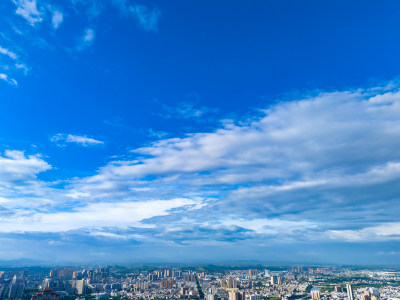 广西玉林城市蓝天白云航拍图