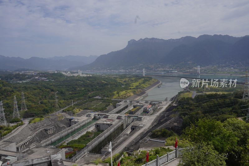 俯瞰山水间的水利设施