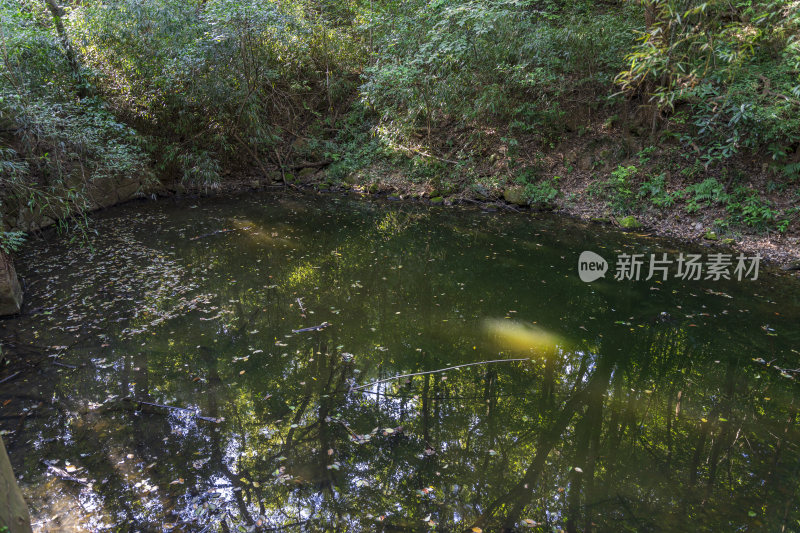 杭州宝石山景区挂牌山月牙池景点