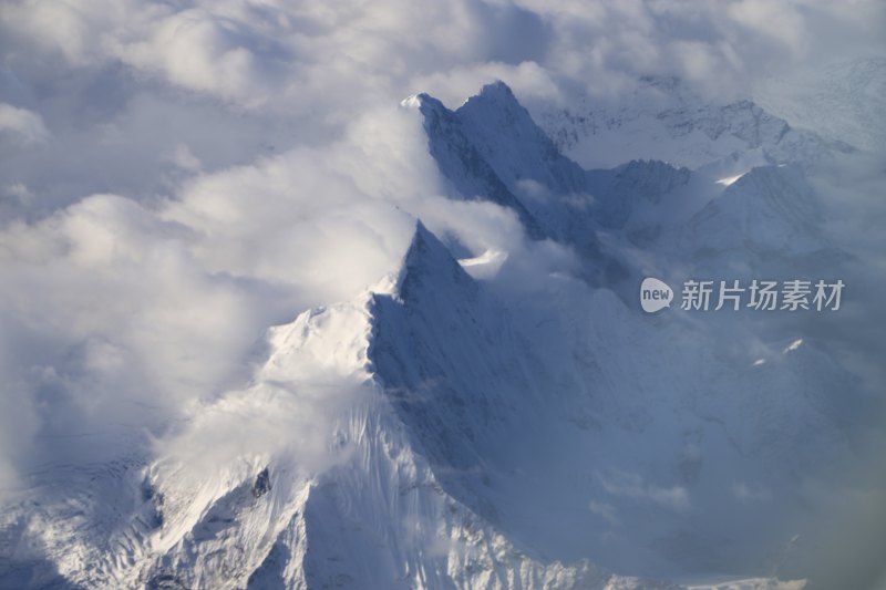 飞机进藏航拍的雪山群