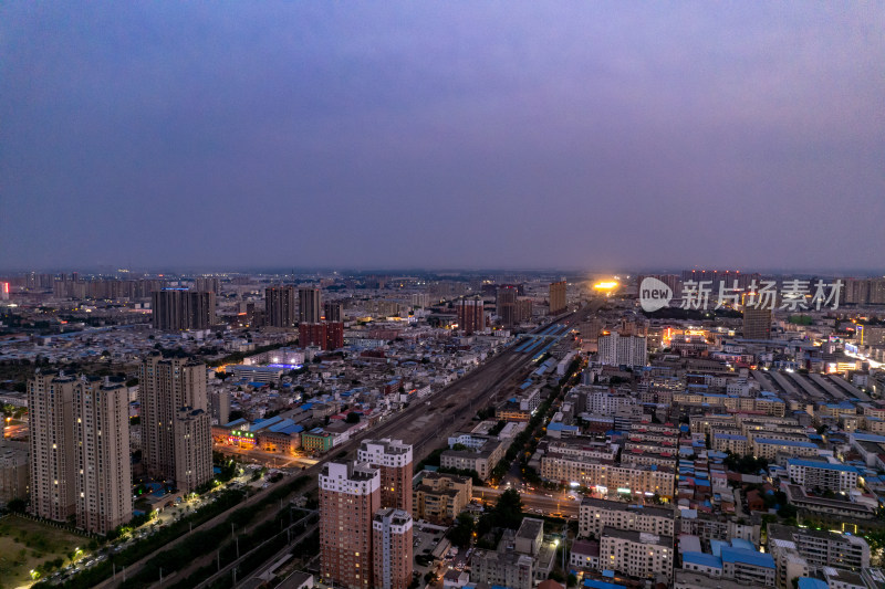 河南漯河城市夜幕降临航拍图