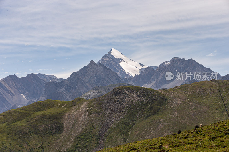 蓝天白云雪山雪宝顶