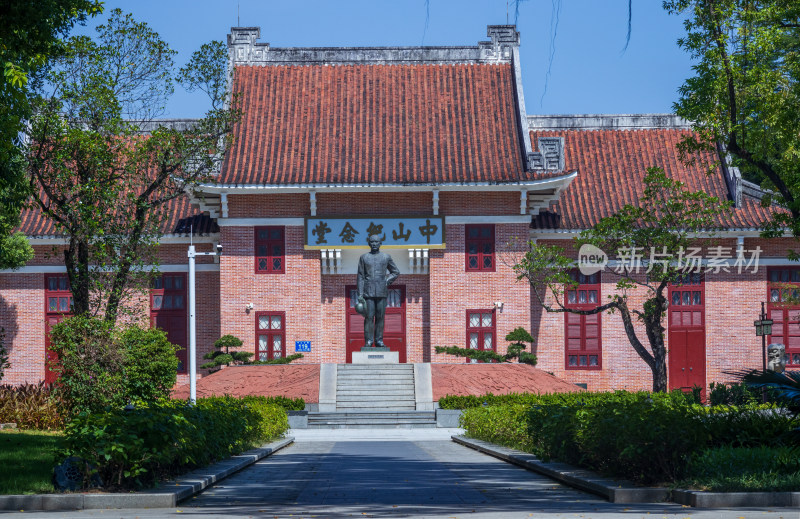 白昼时候的惠州市中山公园中山纪念堂