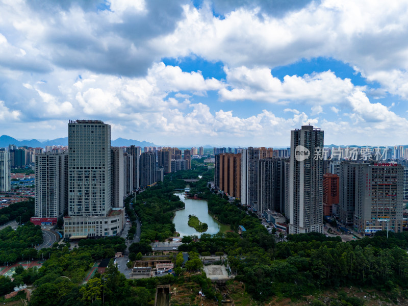 来宾城市大景蓝天白云交通航拍图