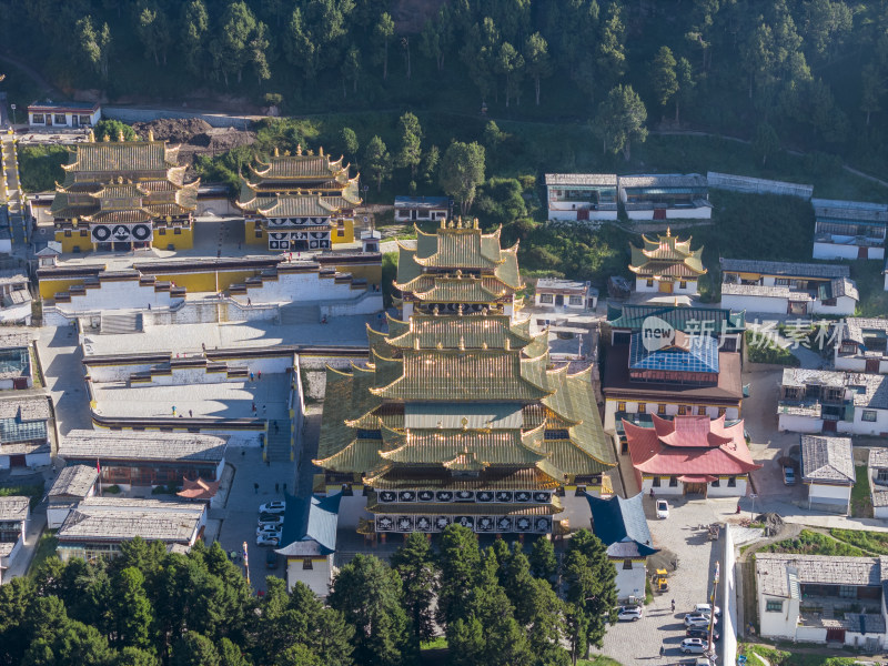 甘南郎木寺全景寺院金顶建筑航拍