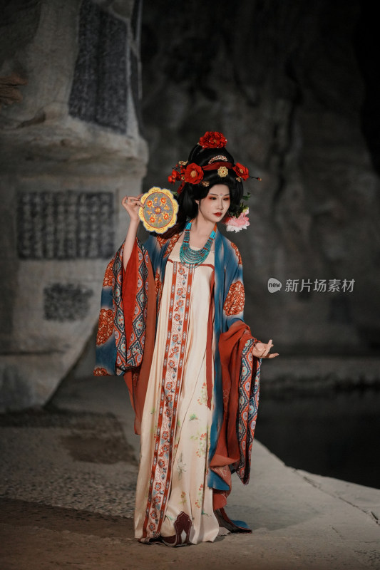 古装女子持扇古风造型