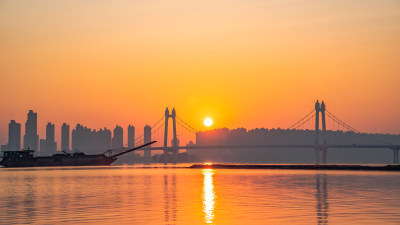 湖南长沙三汊矶大桥城市建筑风光