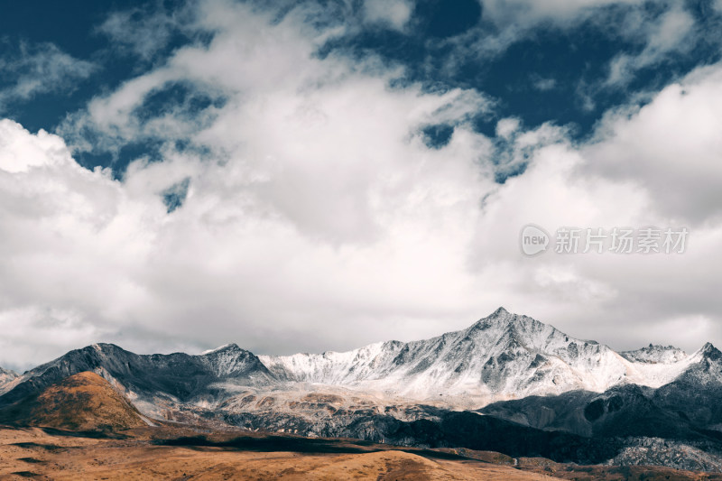 川西塔公草原秋色贡嘎雪山旅游美景