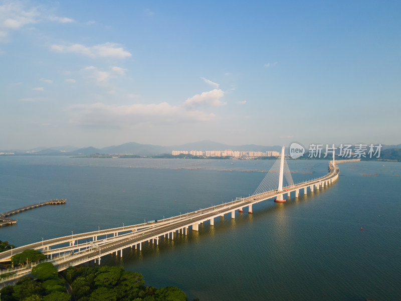 航拍广东深圳湾大桥夕阳风光 跨海大桥