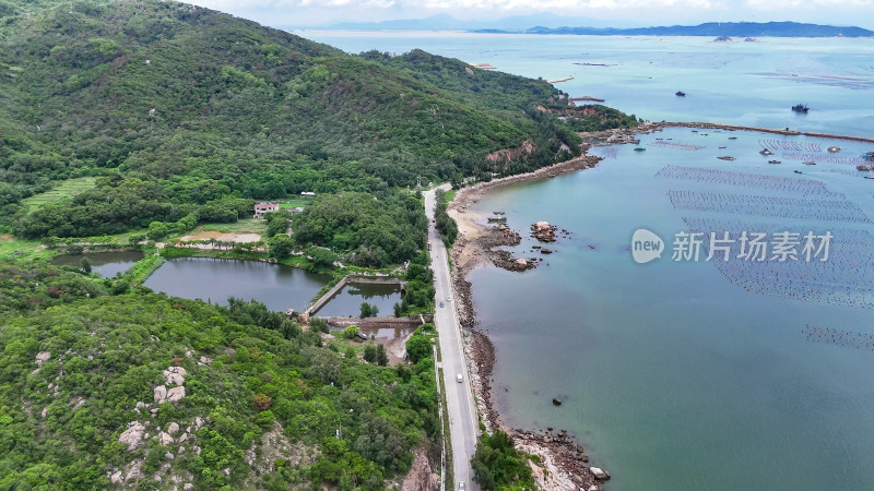 海边唯美公路大海海浪礁石航拍图