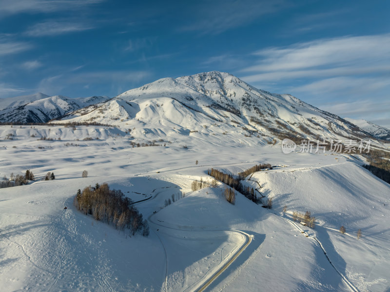 新疆北疆阿勒泰禾木冬季雪景童话世界航拍