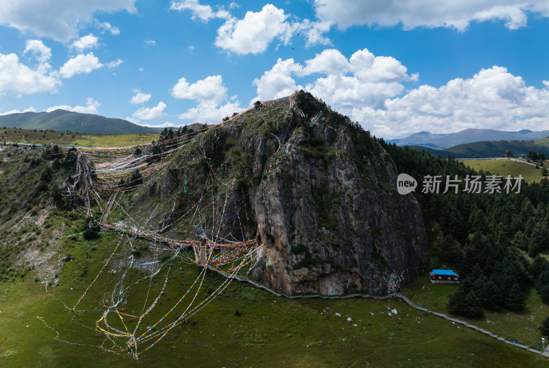 航拍四川理塘县扎嘎神山风光