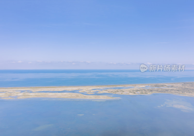 航拍青海省海南州青海湖与湖东洱海