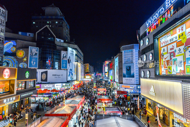 青岛台东步行街夜景夜晚延时