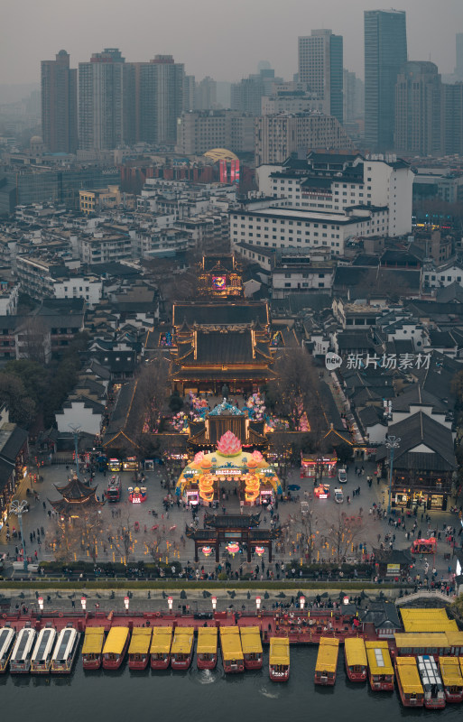 俯瞰南京夫子庙的古建筑与周边景象