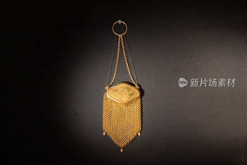 香港两依藏博物馆藏黄金钻石石榴石钱包