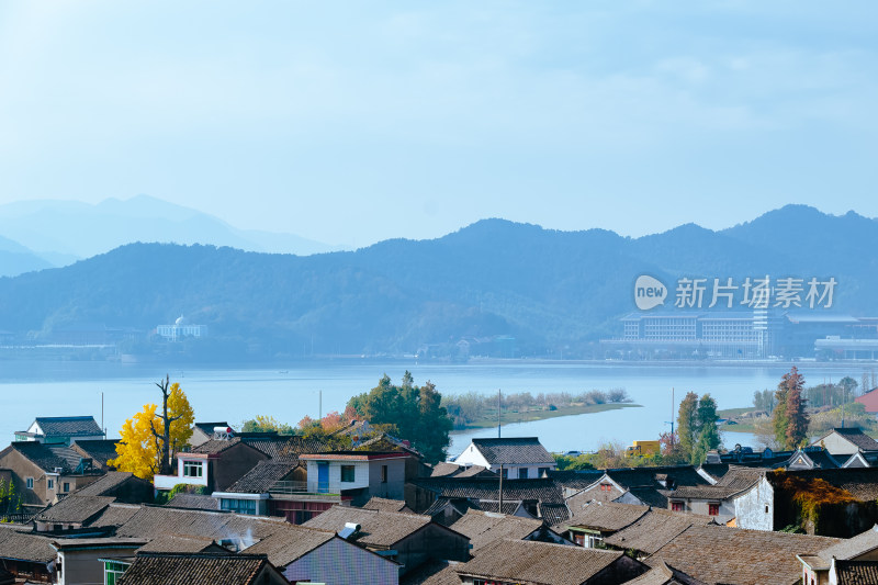 宁波院士中心上俯瞰东钱湖风景