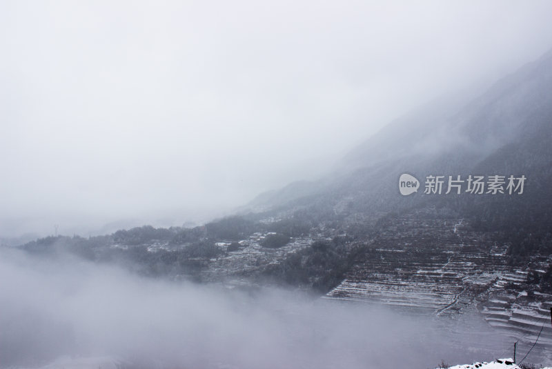 雪后的云和梯田风景