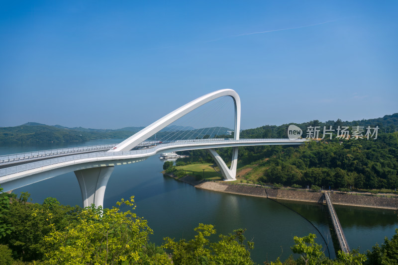 夏季白天常州溧阳天目湖景区沙河大桥