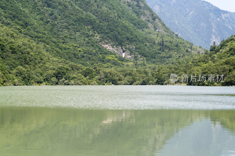 松潘县松坪沟白蜡海景区自然风光