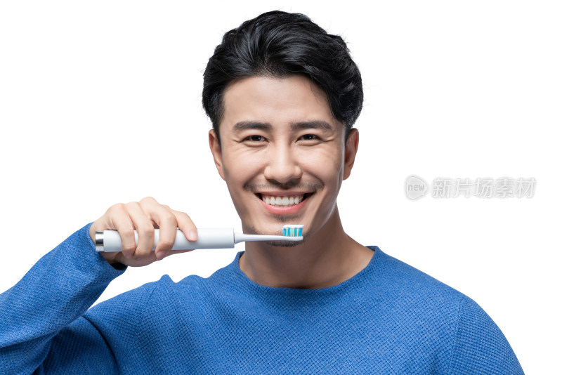 年轻男子刷牙