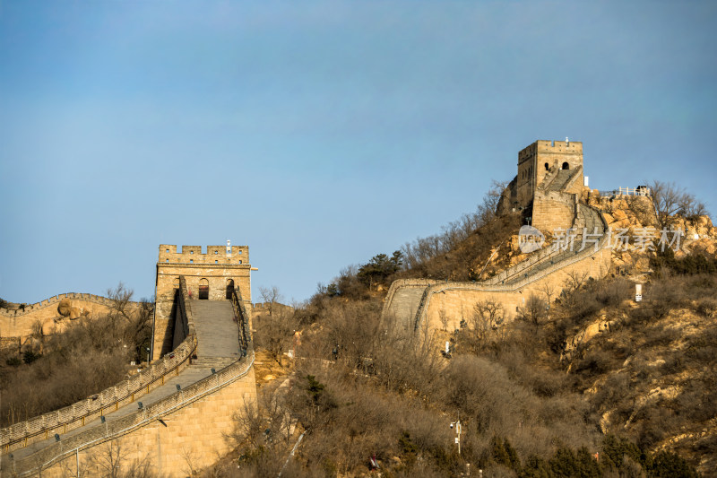 八达岭雄伟壮观的万里长城全景图