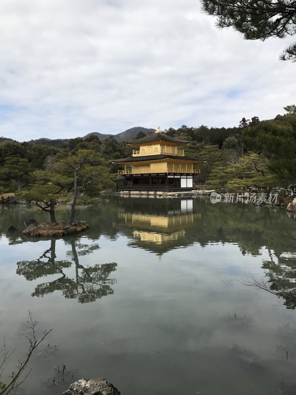 日本金阁寺水上建筑景观