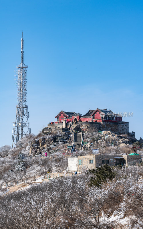 春雪后的泰安泰山风景区自然风光景点景观