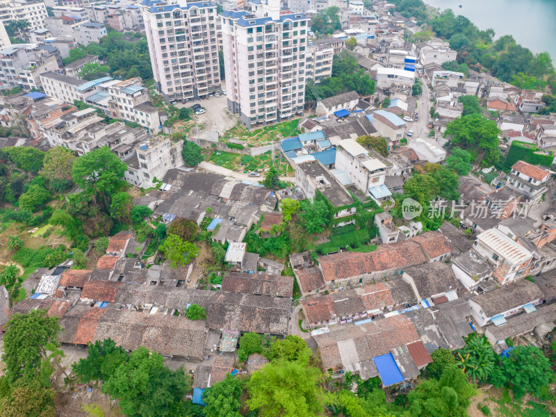 城市老城区破旧拆迁房屋航拍摄影图