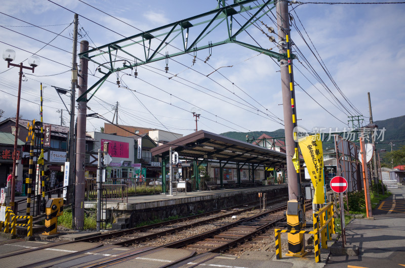 日本箱根景区的火车站台