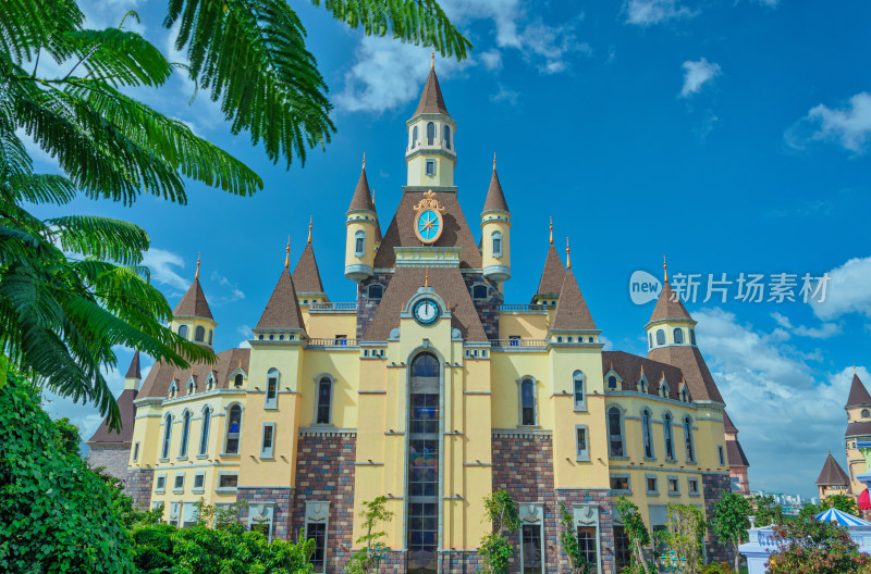 越南芽庄珍珠岛欧式尖顶古堡建筑群