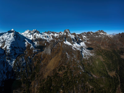 云南香格里拉南极洛雪山湖泊高空航拍