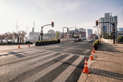 上海街道与陆家嘴天际线景观