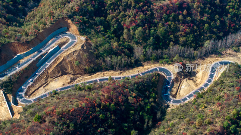 河南宜阳花果山境内的伏牛一号旅游公路航拍