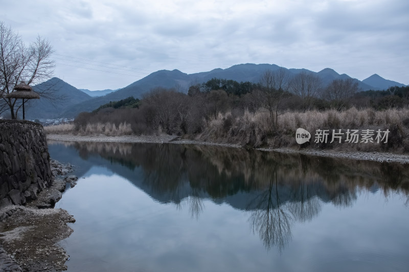 江南农村自然风景湖水山峰