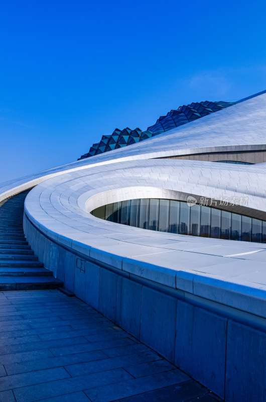 哈尔滨大剧院现代国际弧形建筑