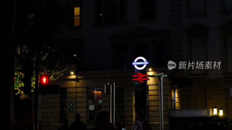 夜晚街道地铁站标识场景