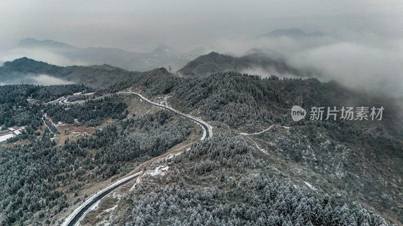 重庆酉阳：大雪纷飞赏雪忙