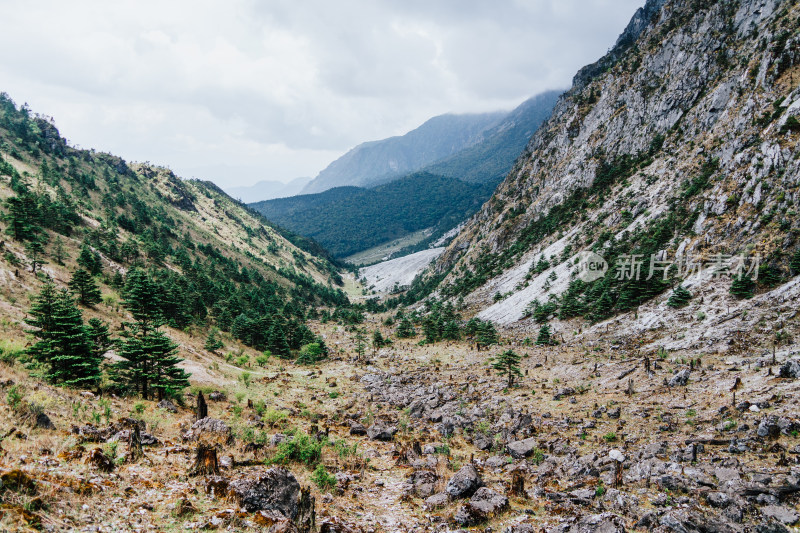 丽江玉龙雪山干河坝山脊线