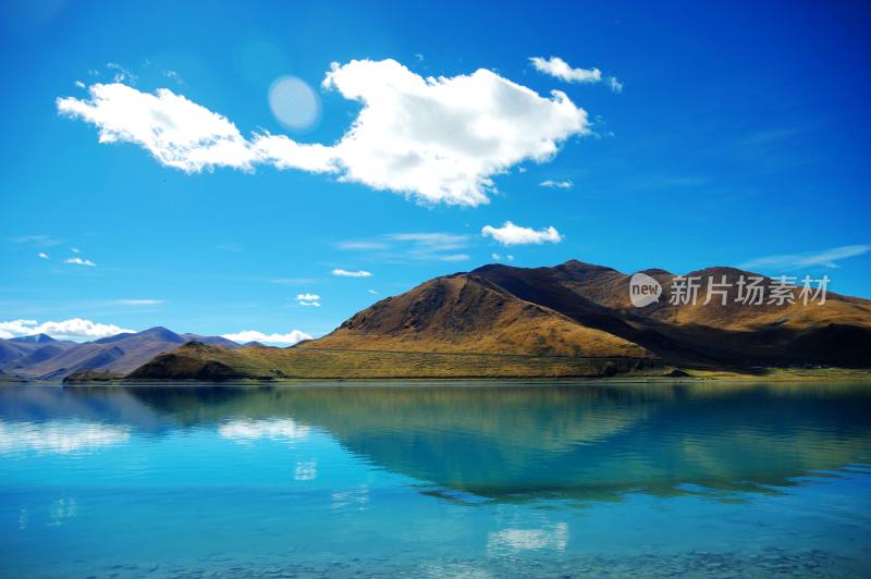 西藏圣湖羊卓雍错山水自然风景