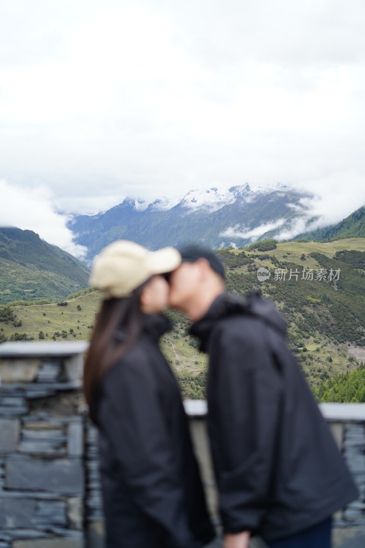 四姑娘雪山旅游的人