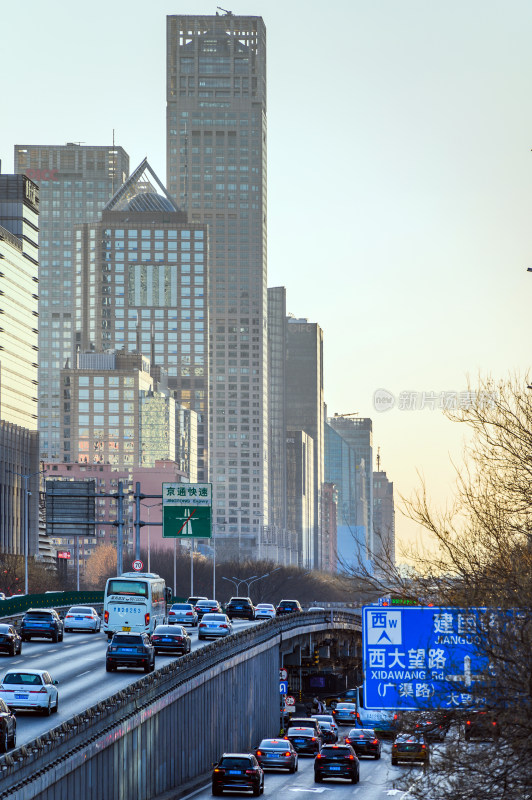 中国北京国贸桥城市车流