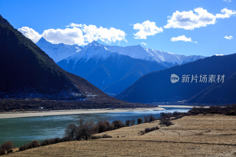 中国西藏林芝雅鲁藏布江苯日神山旅游区