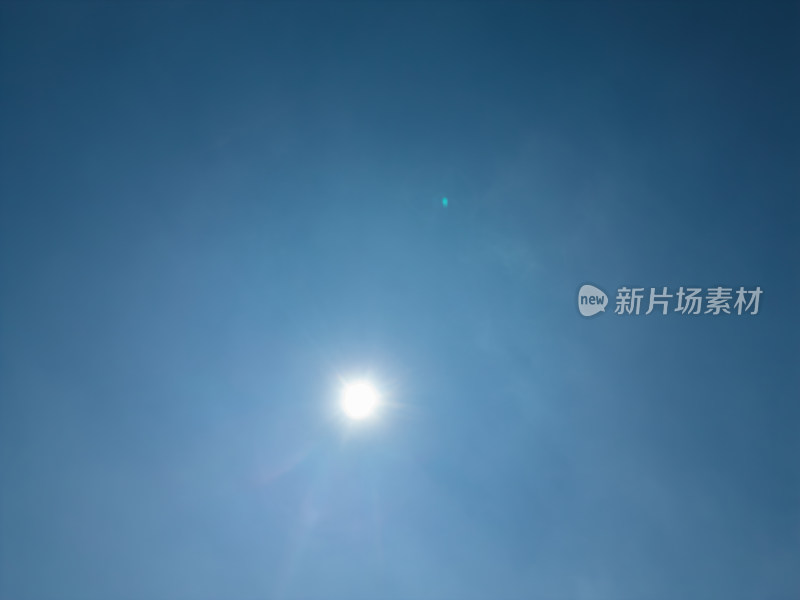 高空航拍天空与太阳